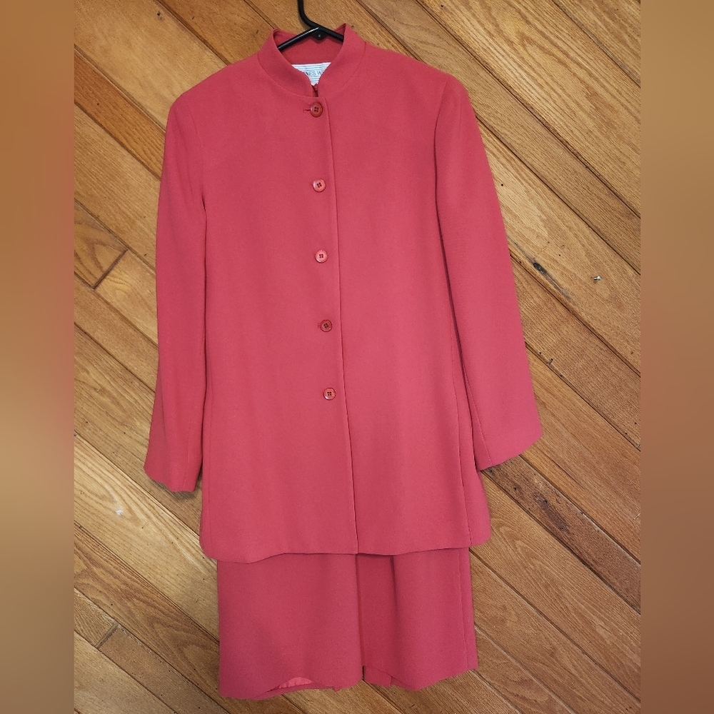 Joneswear light red 2 piece suit with blazer and dress size 8